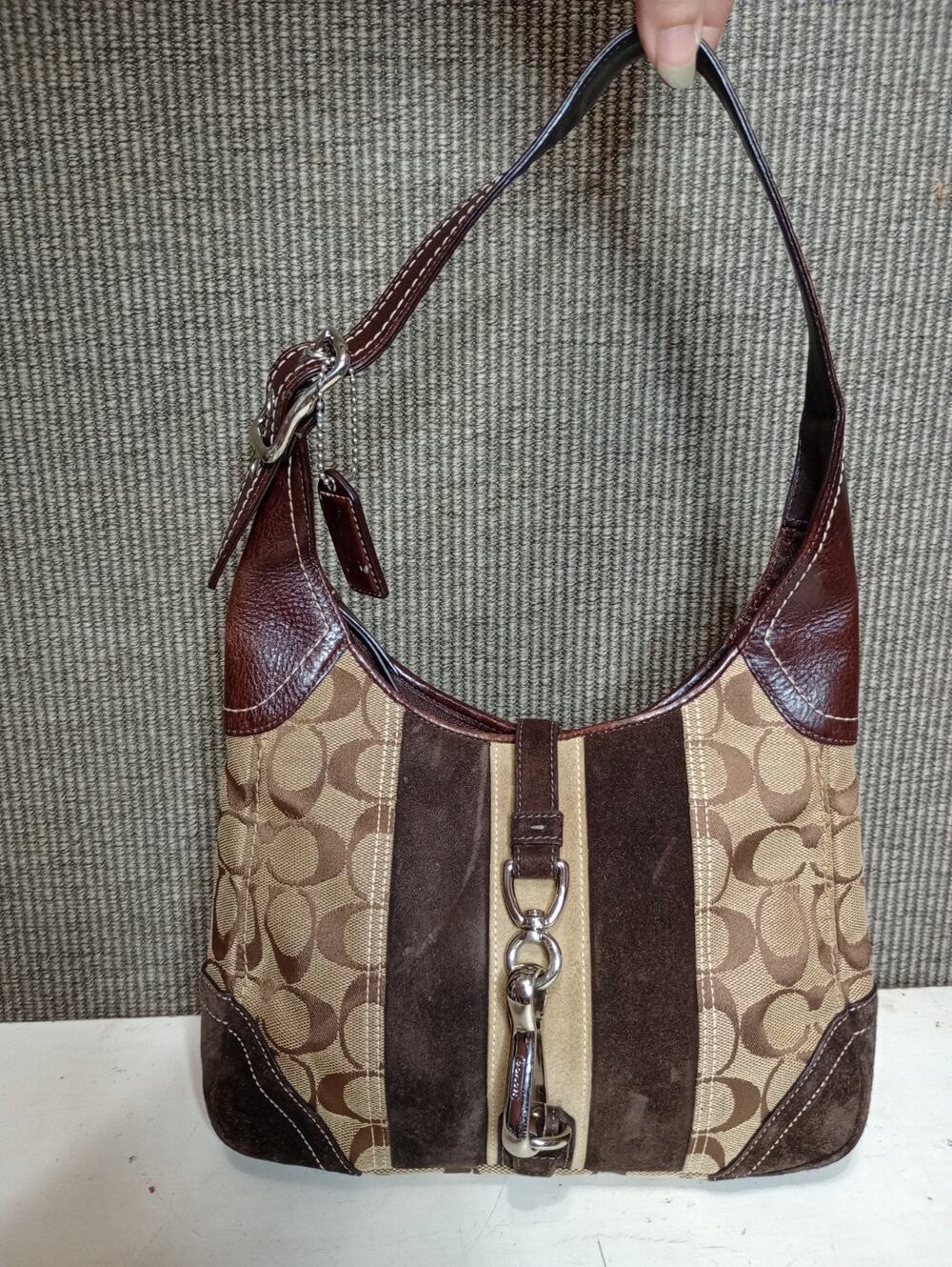 COACH E05Q 8K10 Coach Hobo Signature Purse Handbag, Brown with Charm Vintage